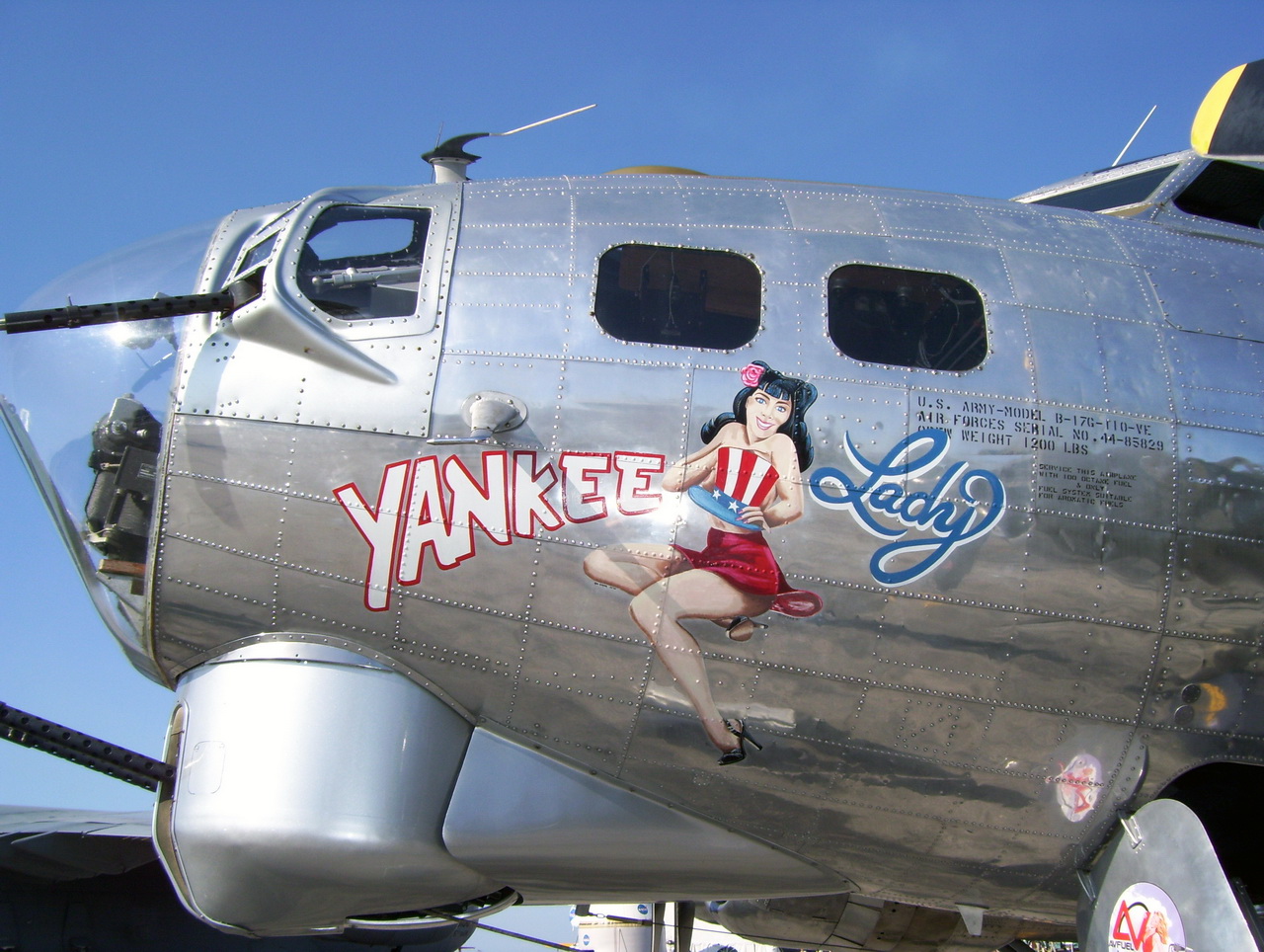 B-17 Bomber YANKEE LADY aircraft noseart
